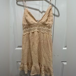 V Neck Yellow/Cream Flow Dress Size M